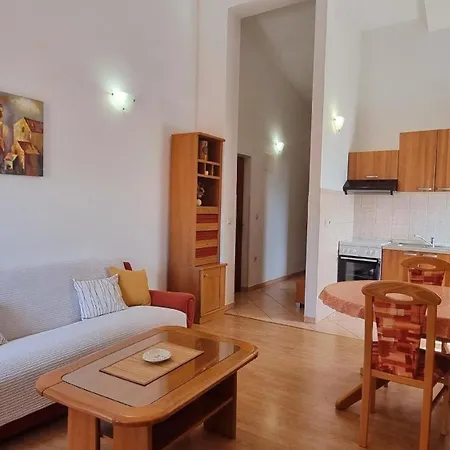 Apartment In Mit Eigenem Balkon - B59637