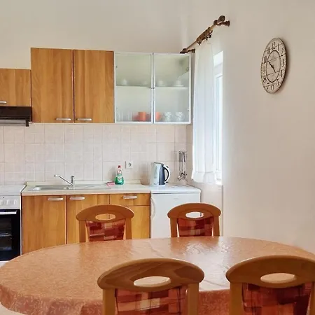 Apartment In Mit Eigenem Balkon - B59637